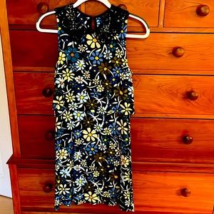 TOPSHOP, US size 8, cotton knit sleeveless dress w/Black crocheted collar.